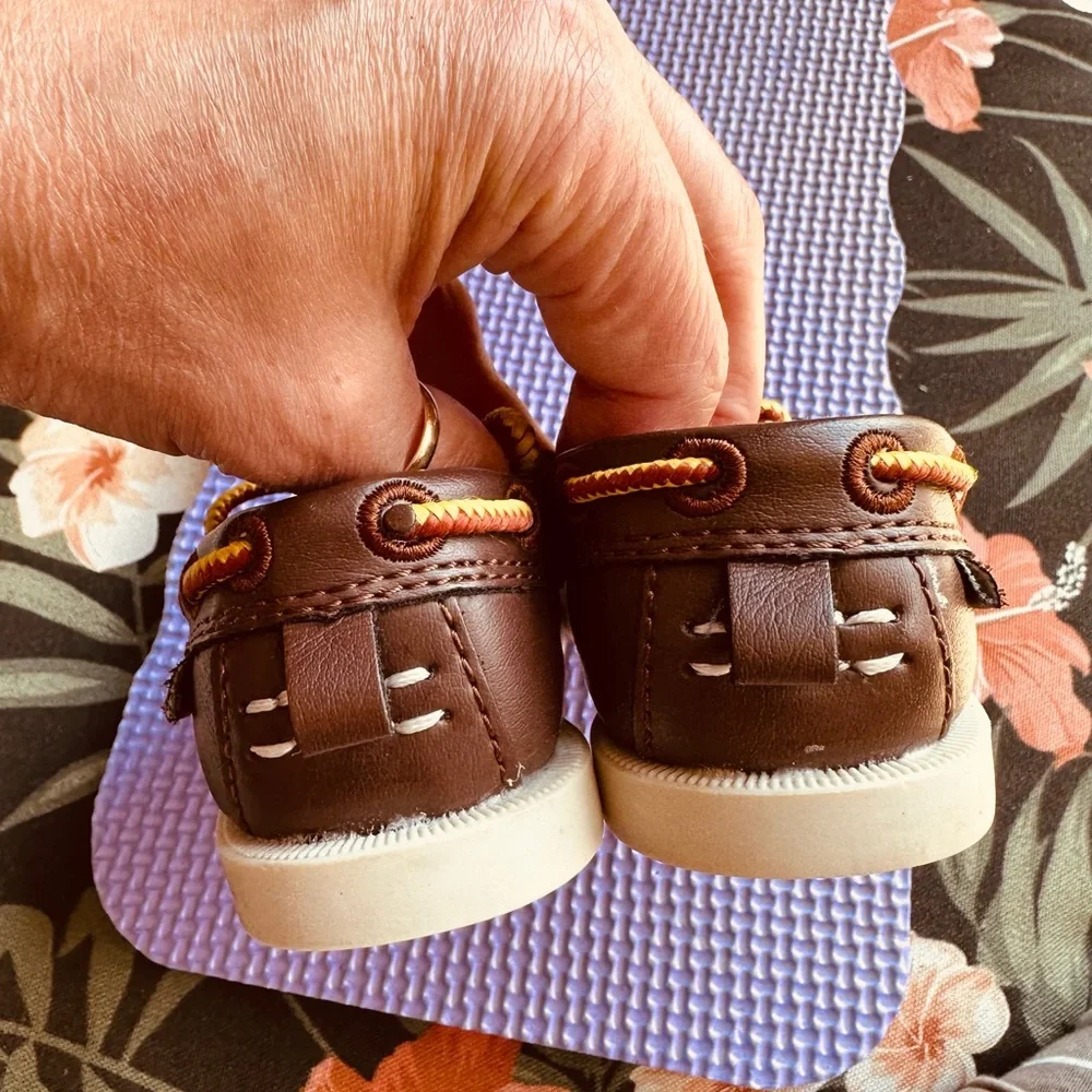 OshKosh B'Gosh Toddler and Little Boys shoes brown Size Toddle 4